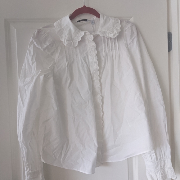Scalloped Embroidery Blouse - WHITE - Picture 2 of 4